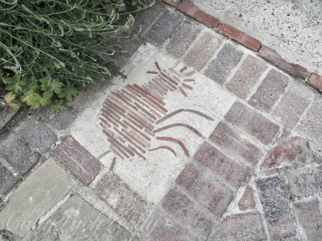 The Rooster in the Red Brick