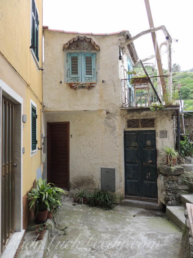 More Sea Blue to Add a Touch of Contrast